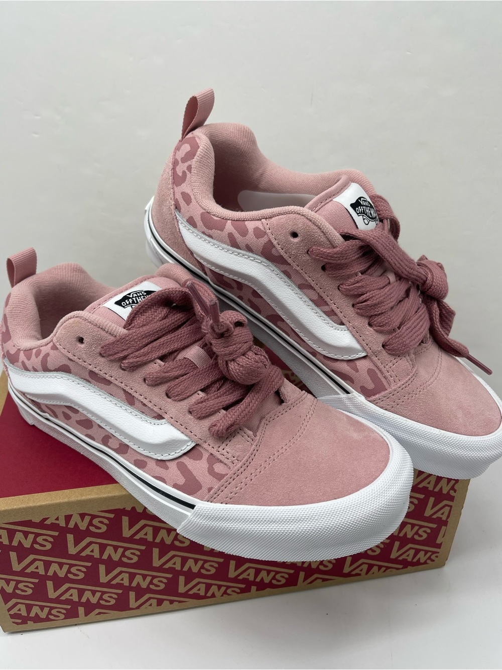 Vans WMNS Knu Skool
LEOPARD Misty Mauve
VN000D2TFPR Sneakers Skate
Leopard - Picture 6 of 15